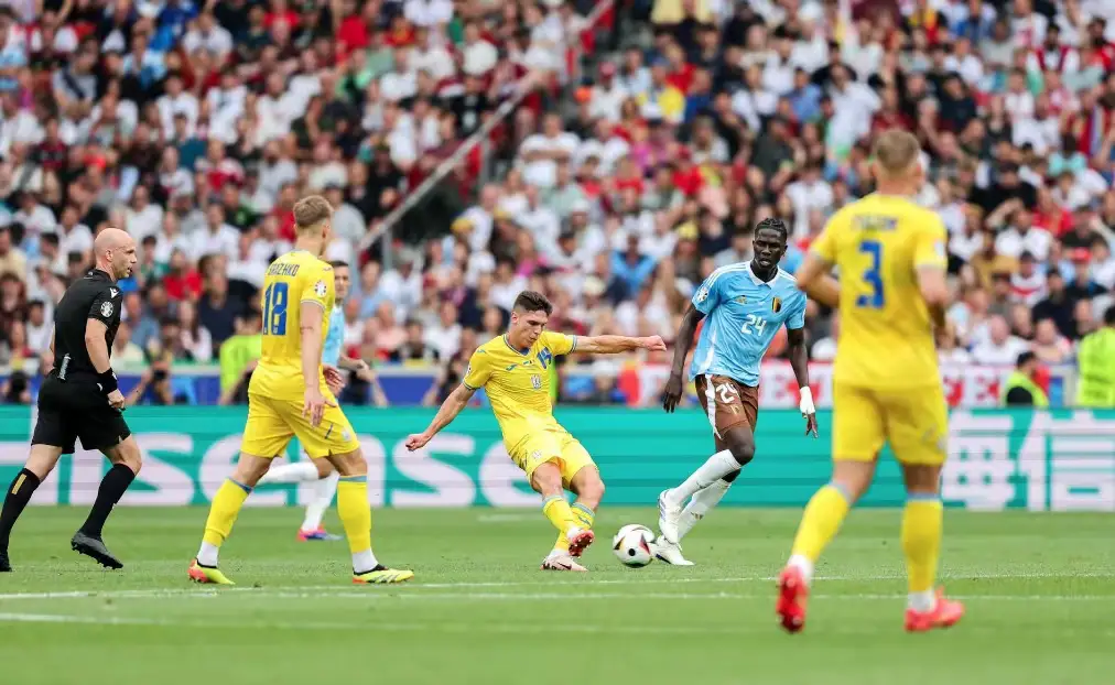 体育在线-IG绝杀EG，Bin成为全场焦点八强赛2:1（柏林）