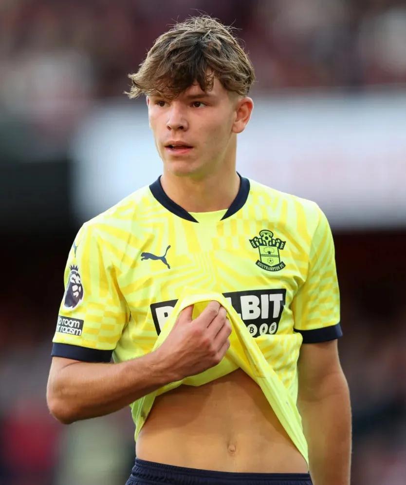 英格兰羽毛球队完胜法国羽毛球队，辛杜制霸全场的简单介绍