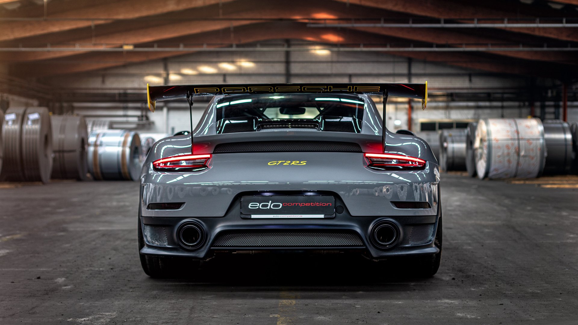 主题,当禁区与球场合二为一,论接管比赛的跨运动艺术